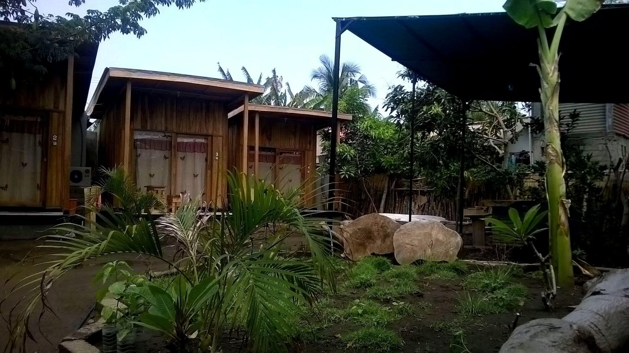 Beach Box Bungalow Gili Trawangan Exterior photo