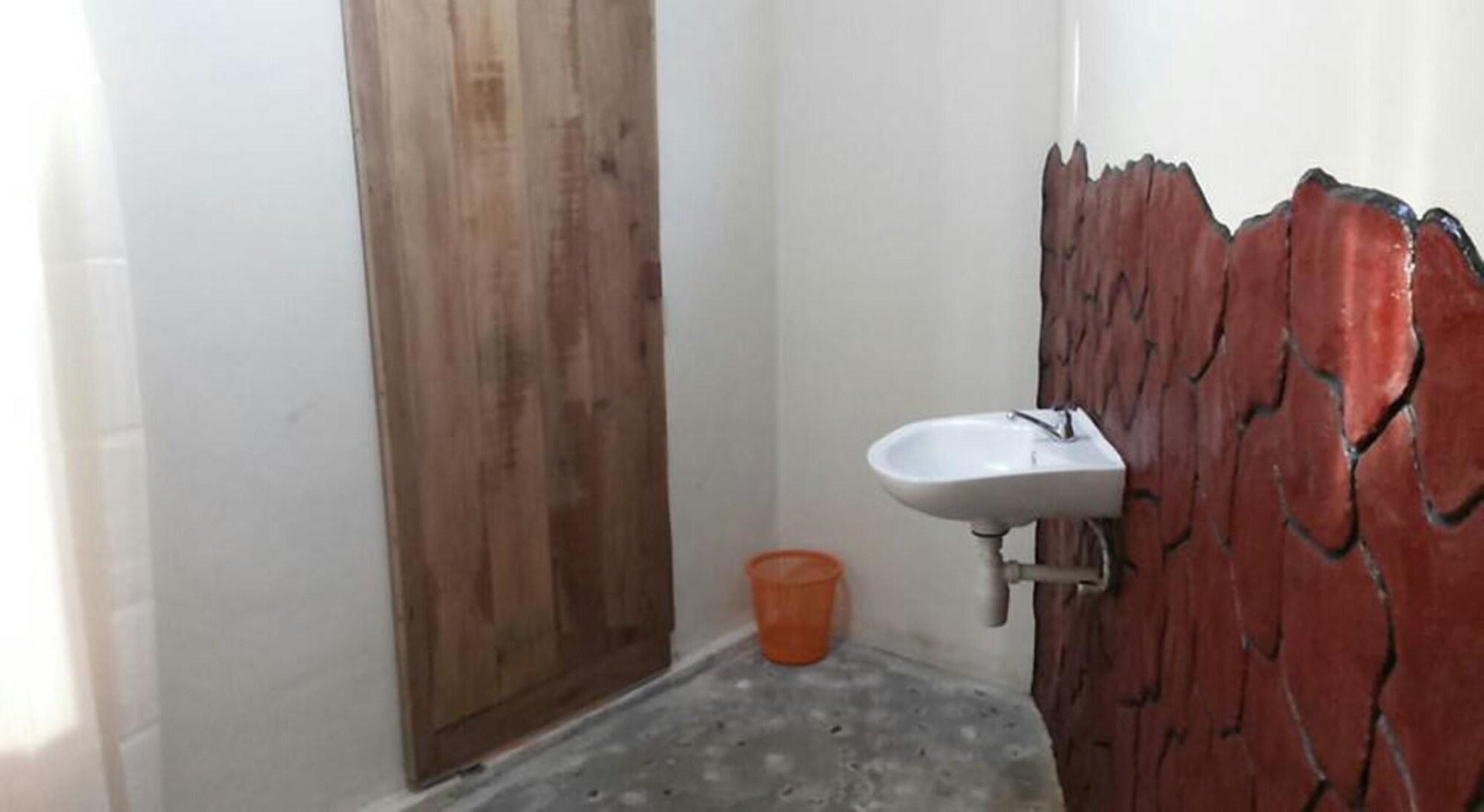 Beach Box Bungalow Gili Trawangan Exterior photo