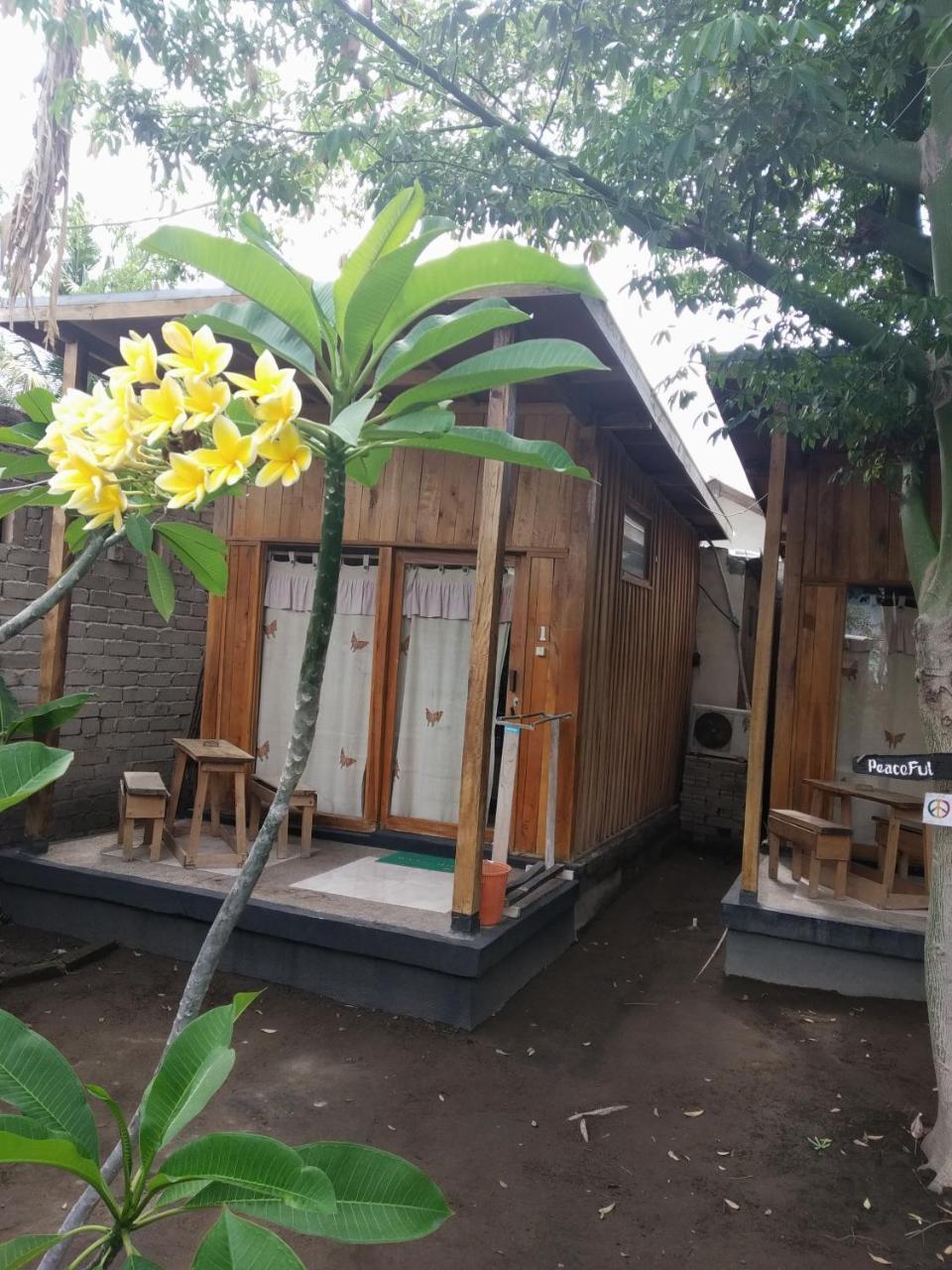 Beach Box Bungalow Gili Trawangan Exterior photo