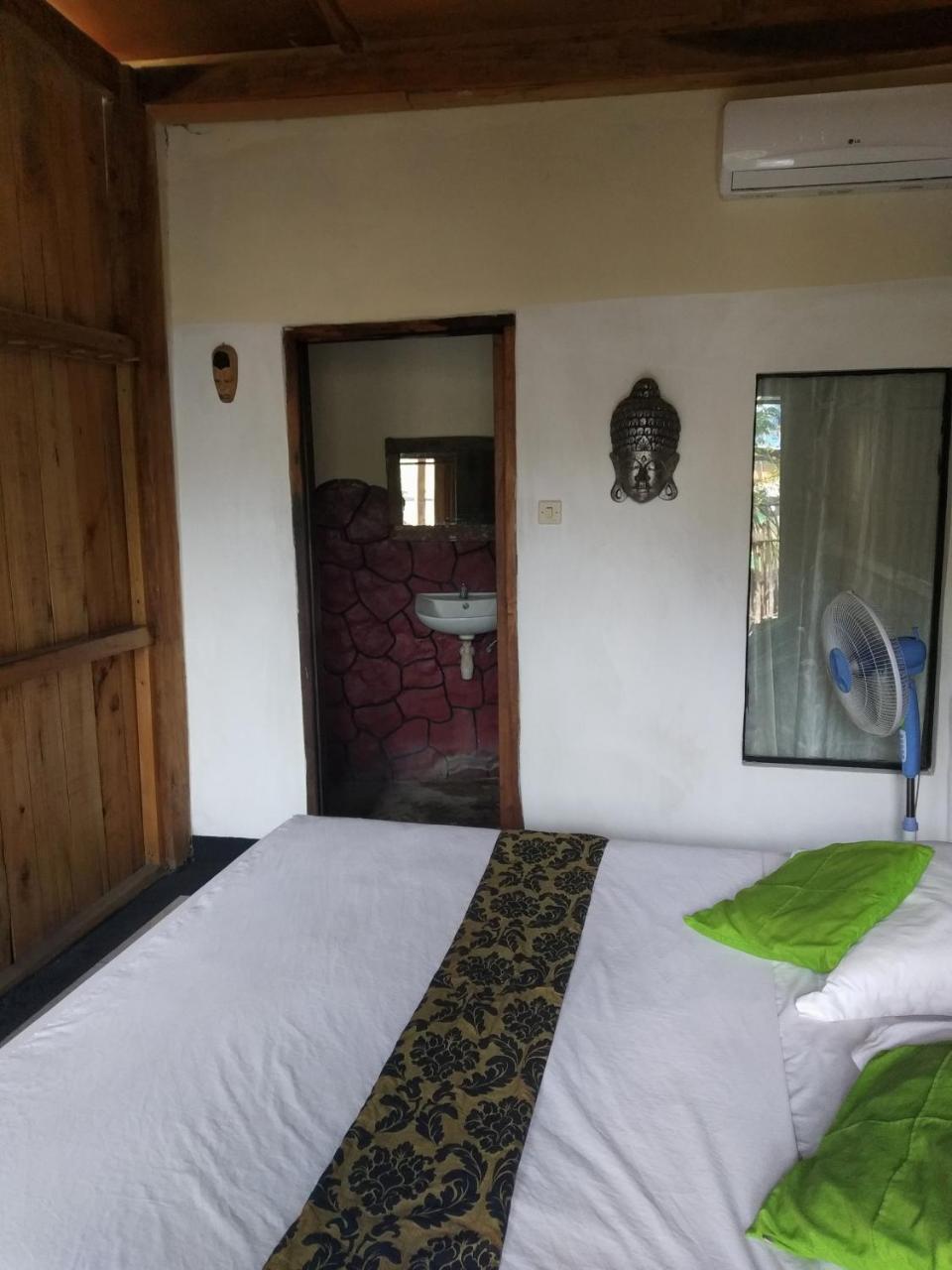 Beach Box Bungalow Gili Trawangan Exterior photo