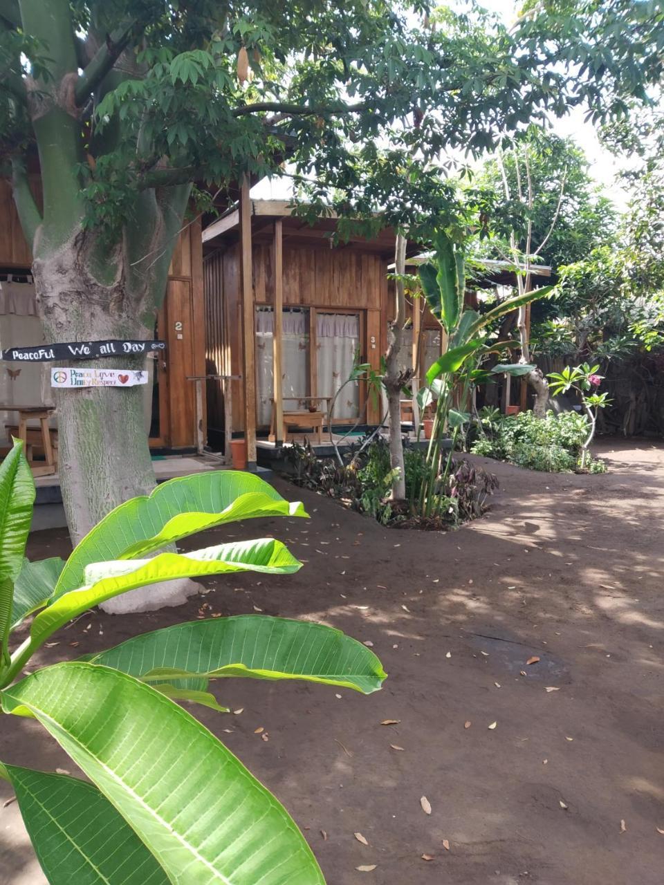 Beach Box Bungalow Gili Trawangan Exterior photo