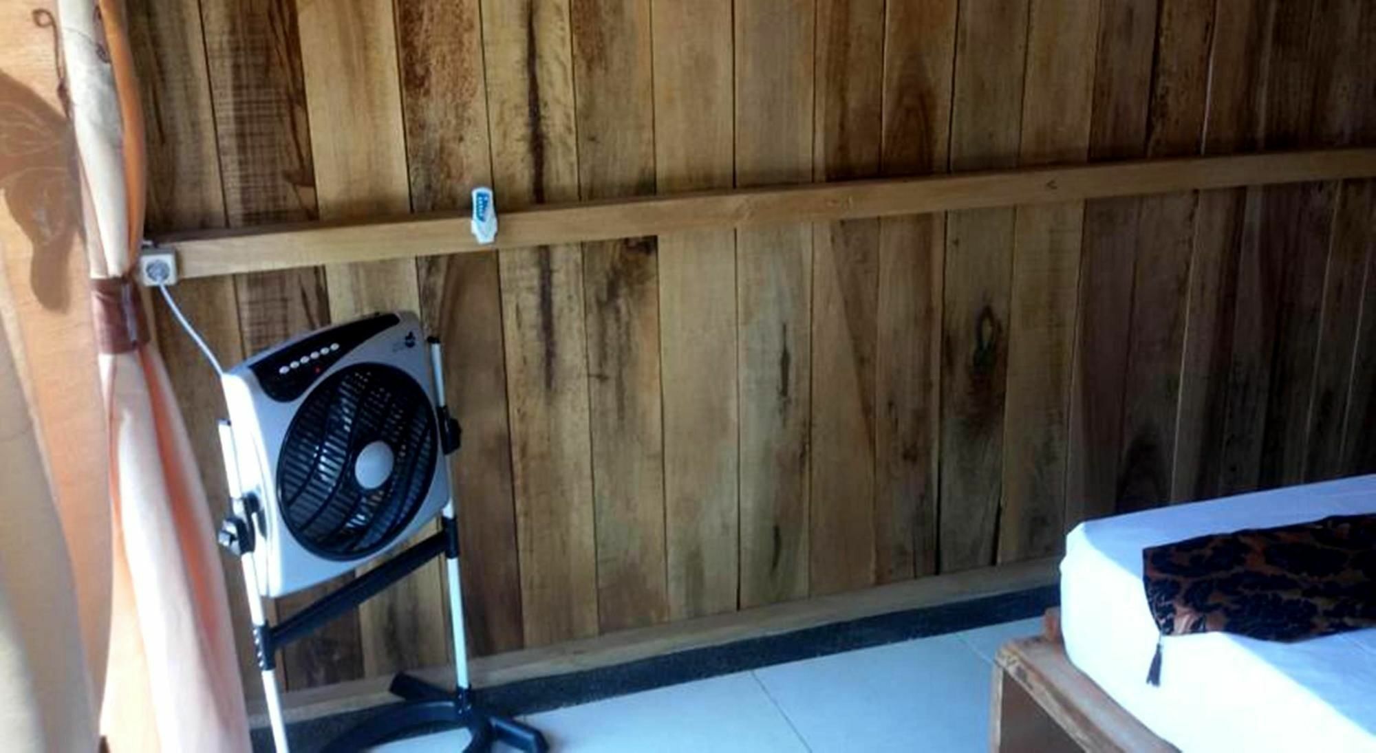 Beach Box Bungalow Gili Trawangan Exterior photo