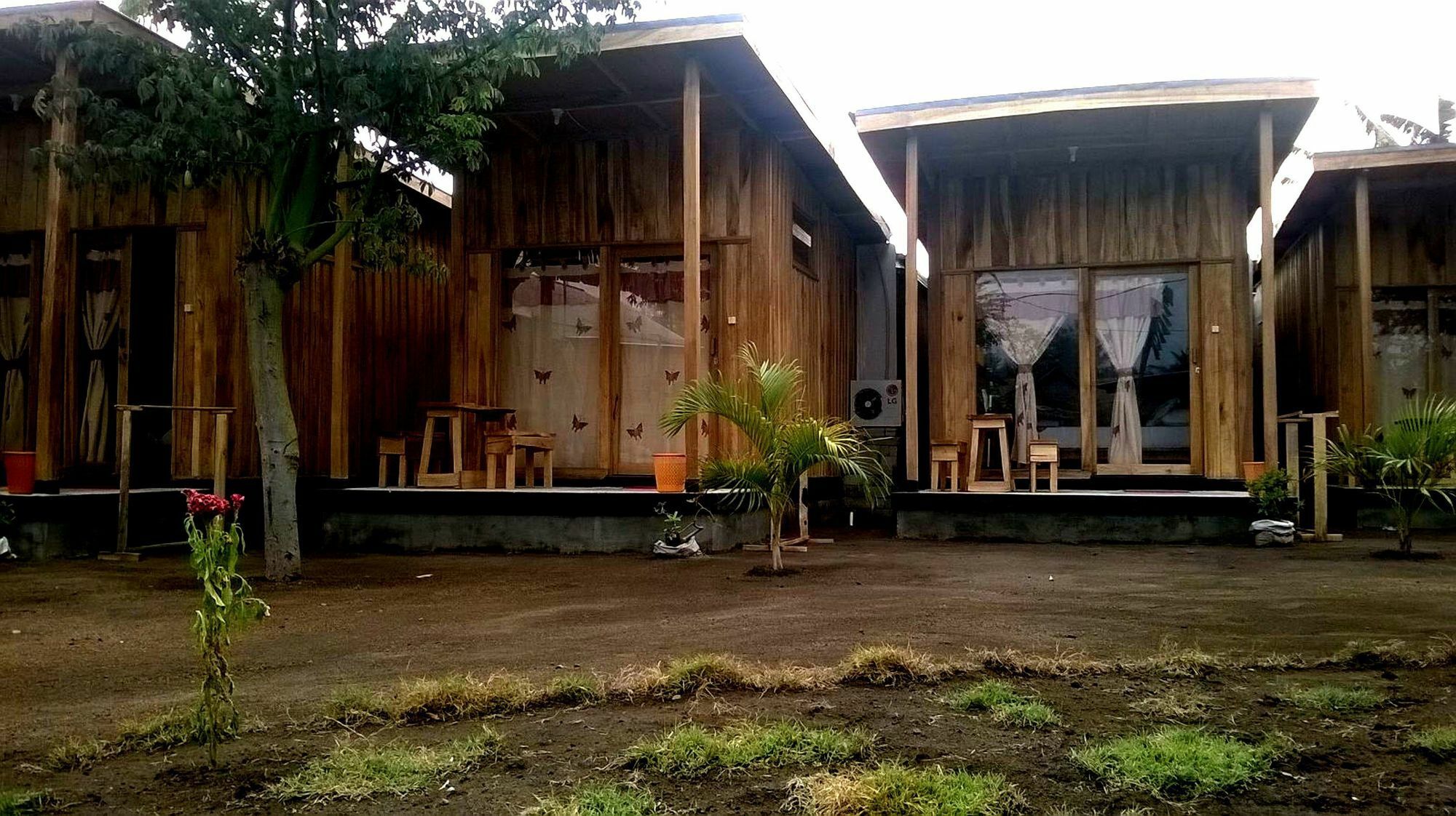 Beach Box Bungalow Gili Trawangan Exterior photo